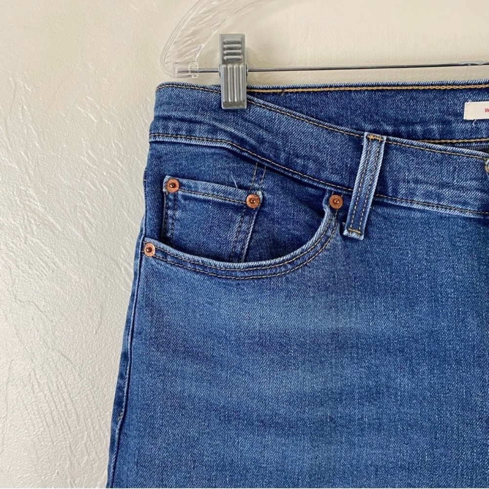 Women’s NWT Levi’s Wedgie Straight Jeans - Picture 4 of 9